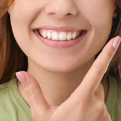How to Choose Between Traditional Dental Braces or Invisalign® - 23 Smiles